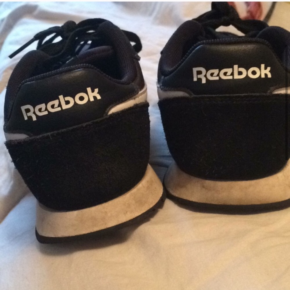 Black Reebok Classics - Picture 3 of 5